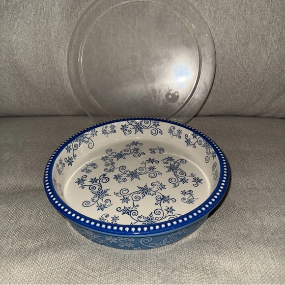 Temptations Floral Lace Winter Blue Pie Dish And Lid Snowflakes Blue / Cream 10” - Picture 1 of 6